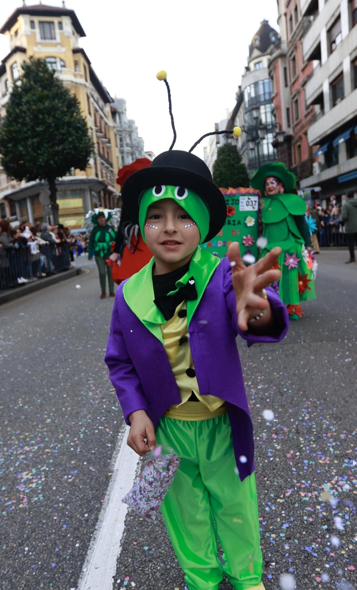 EN IMÁGENES: El Carnaval llena de color y alegría las calles de Oviedo