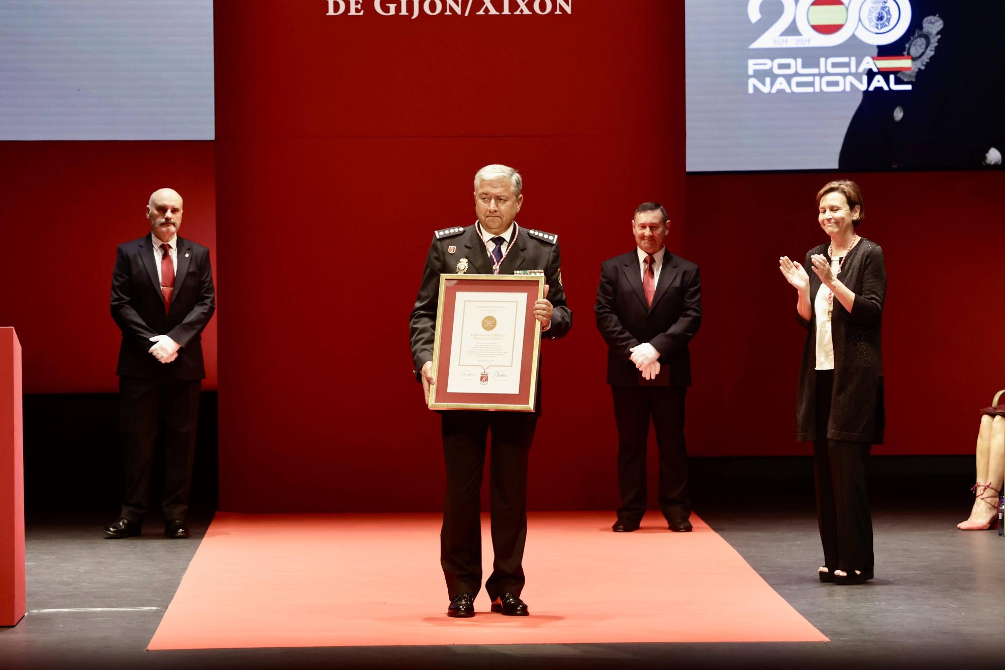 Entrega de las medallas de la ciudad de Gijón