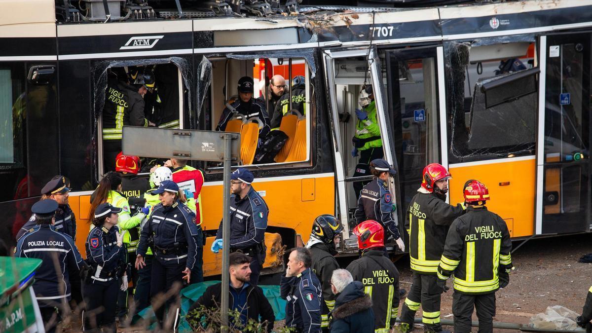 Al menos dos muertos y decenas de heridos al estrellarse un tranvía contra un edificio en el centro de Milán