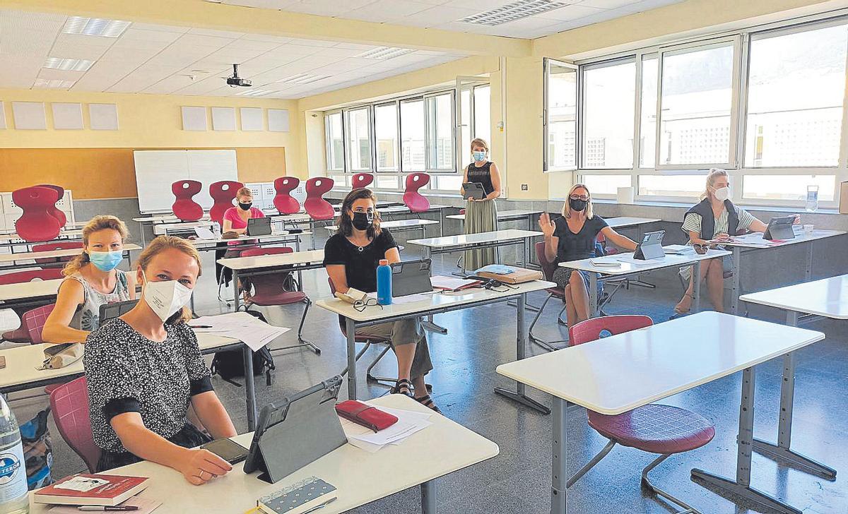 Profesoras del Colegio Alemán reciben una formación sobre iPads.