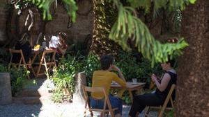 El jardín de BarCentral, de la librería La Central del Raval.