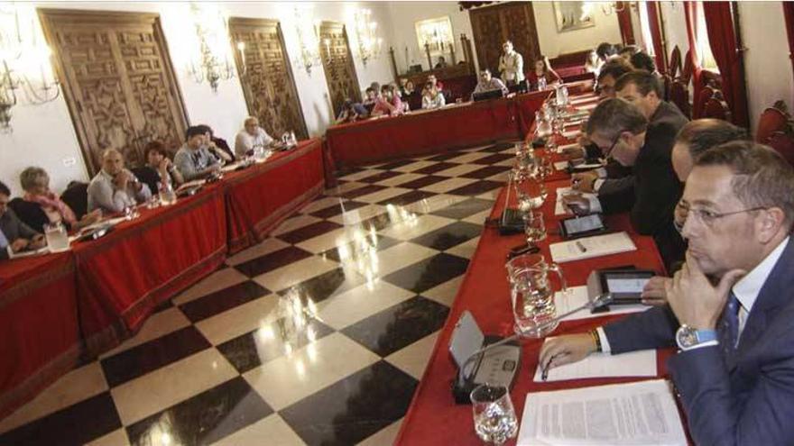 Una sentencia obliga a retribuir a 17 excargos de confianza de la Diputación de Cáceres