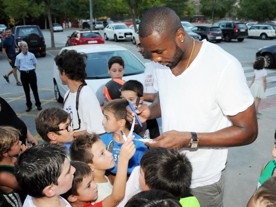 Ibaka signa un acord amb l''ICL per portar nens