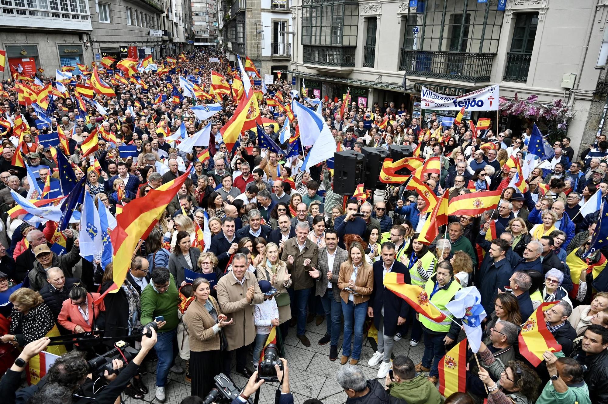 Contrarios a la amnistía se unen en una manifestación en Pontevedra