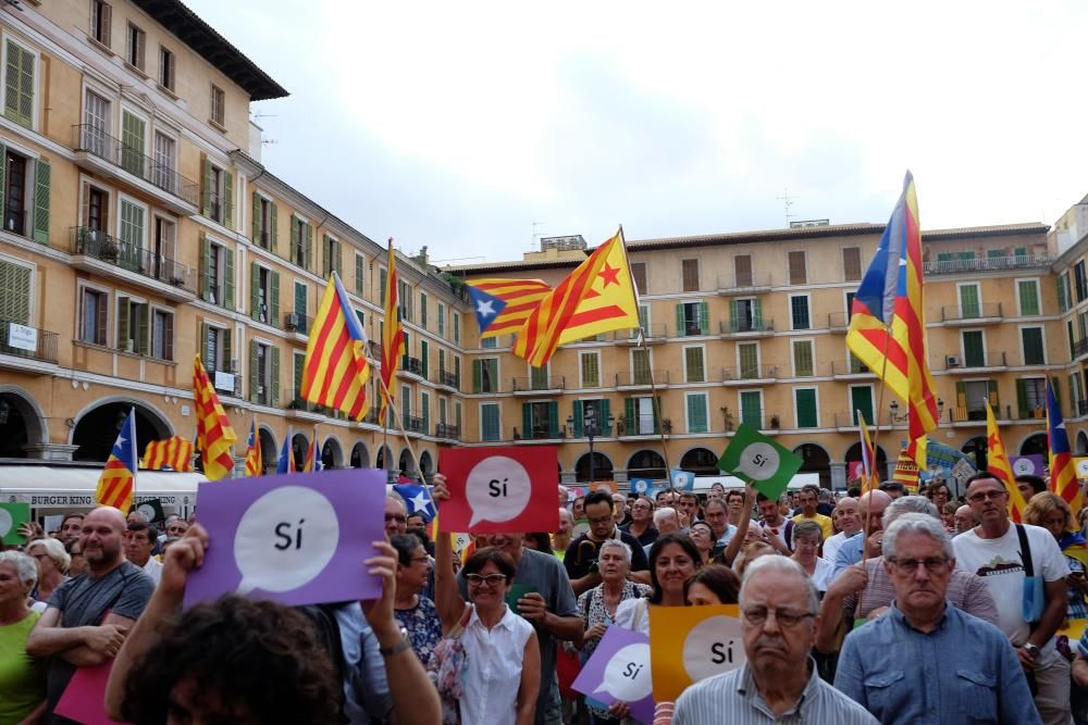 Concentración independentista en la Plaza Mayor de Palma