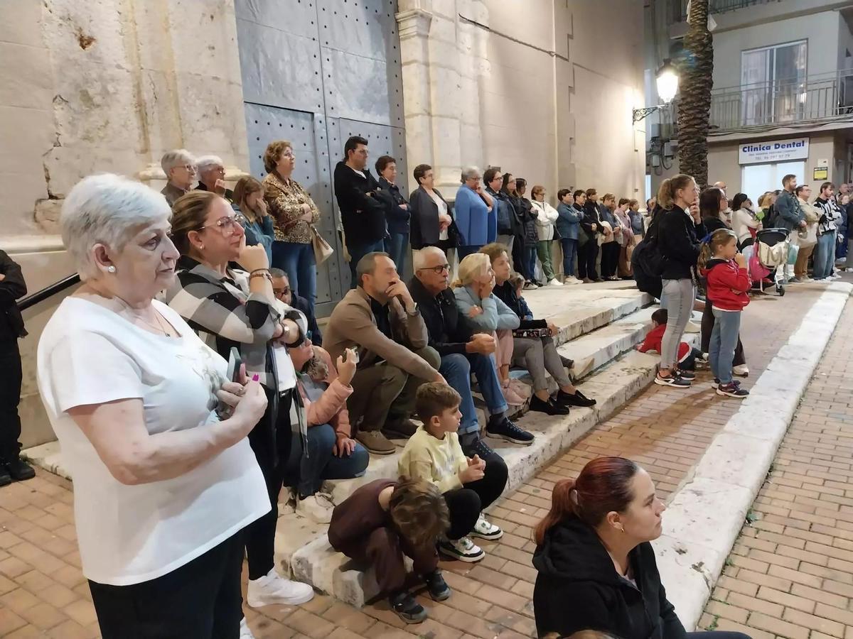 Lectura de los nombres de los fallecidos en la Pobla Llarga.