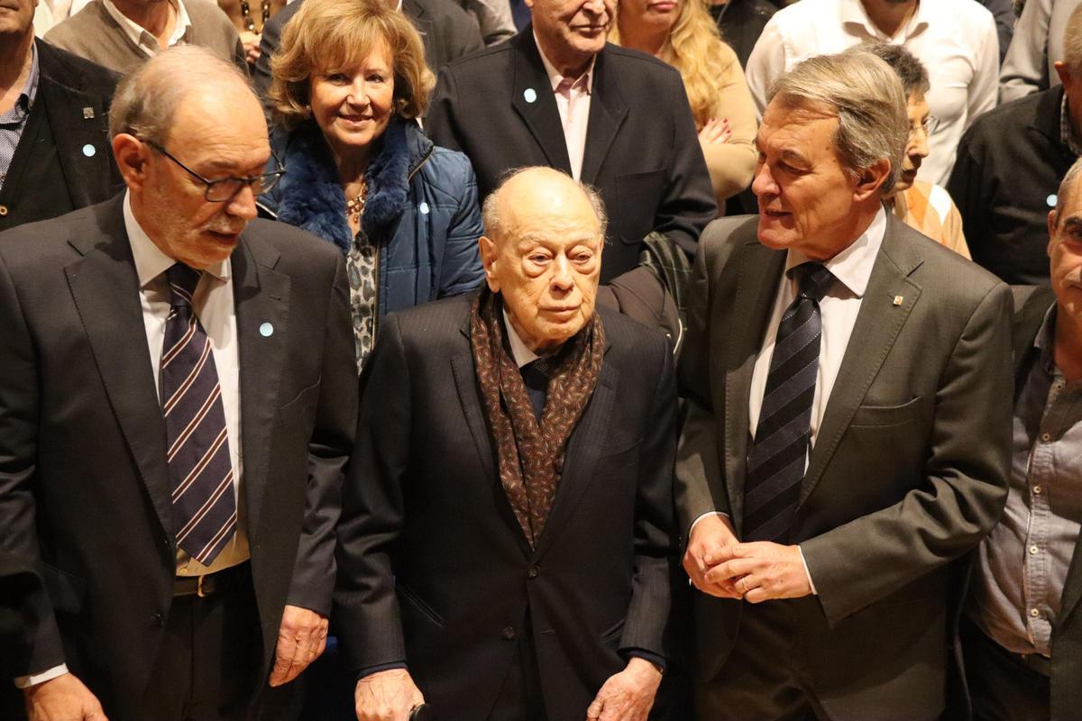 El expresident de la Generalitat, Jordi Pujol, junto a Manel Vila y Artur Mas. El expresident de la Generalitat, Jordi Pujol, junto a Manel Vila y Artur Mas.