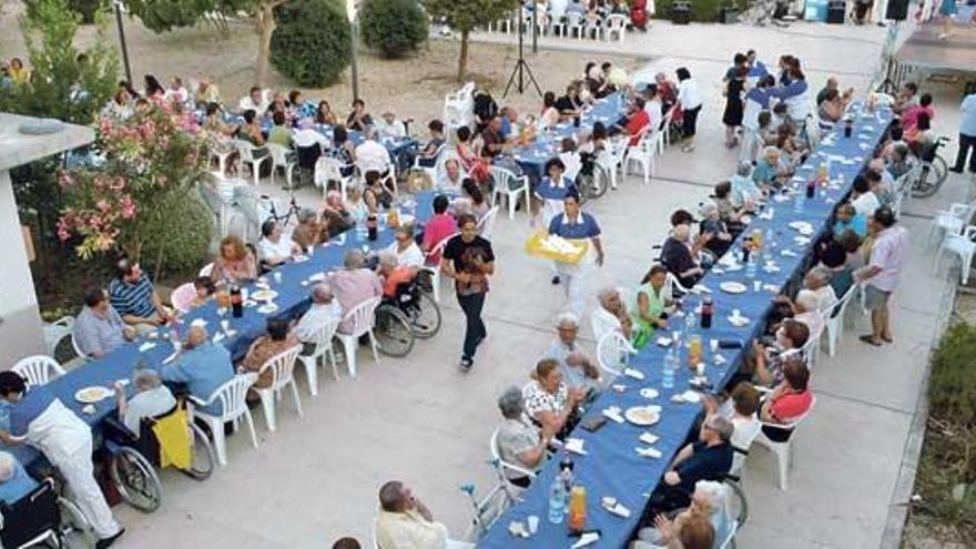 400 personas en la cena de Novaedat