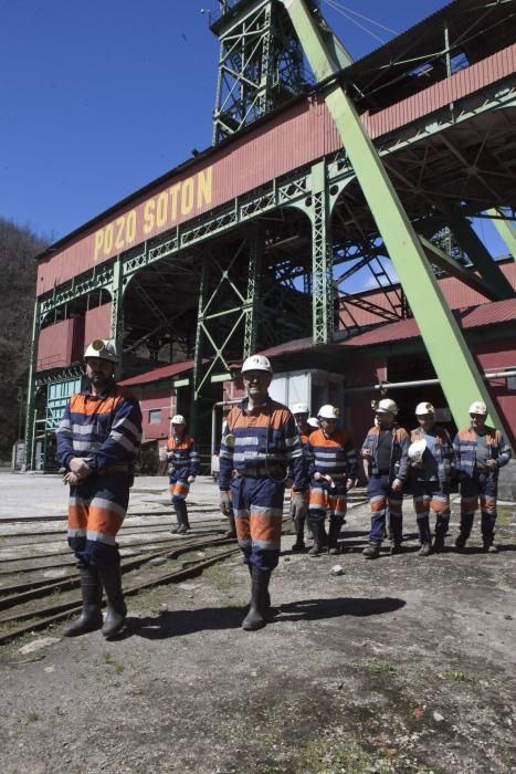 Visita al Pozu Sotón del Colegio de Ingenieros Superiores de Minas, Escuela de Ingeniería de Minas y olegia de Ingenieros Técnicos de Minas