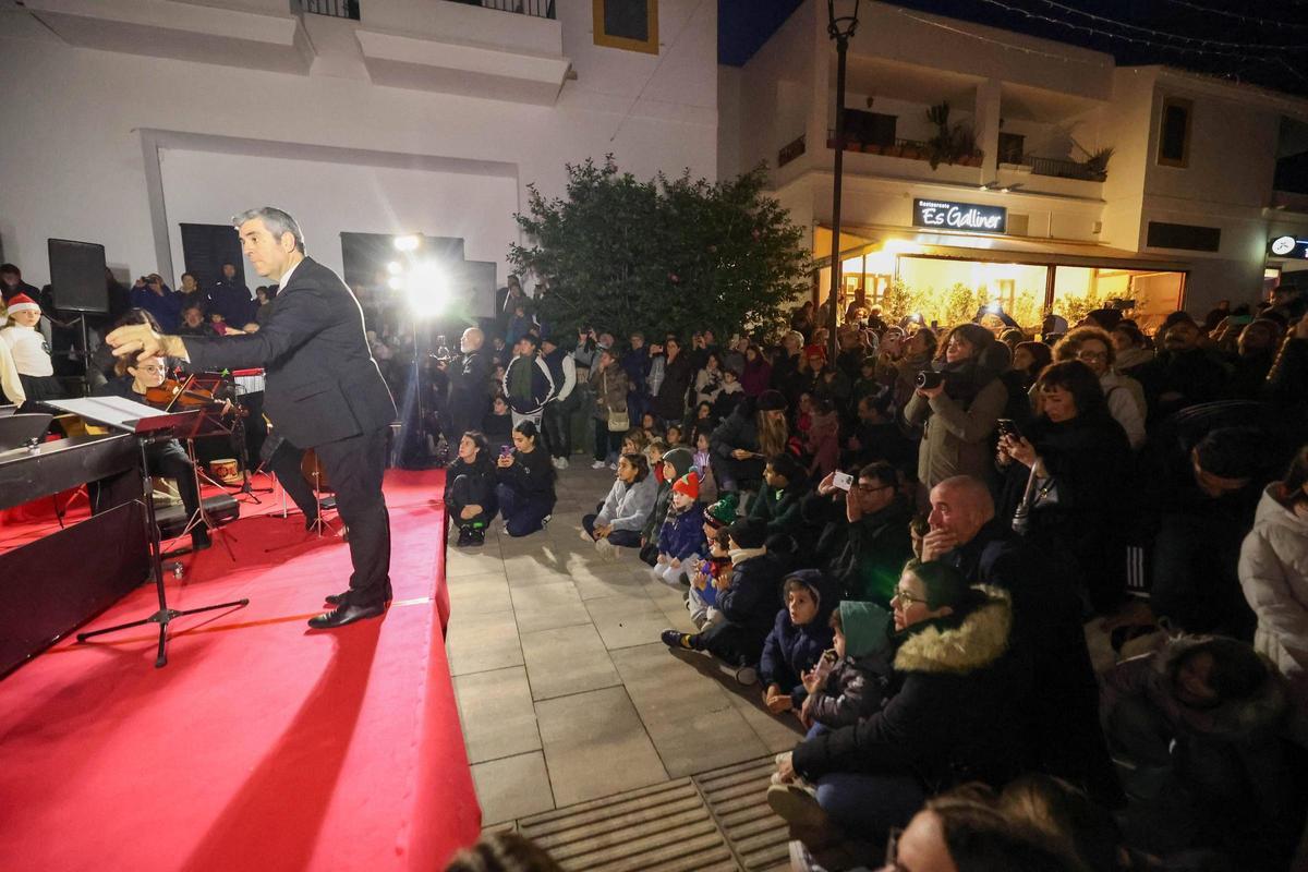 Las imágenes del encendido de luces de Navidad en Sant Josep Las imágenes del encendido de luces de Navidad en Sant Josep