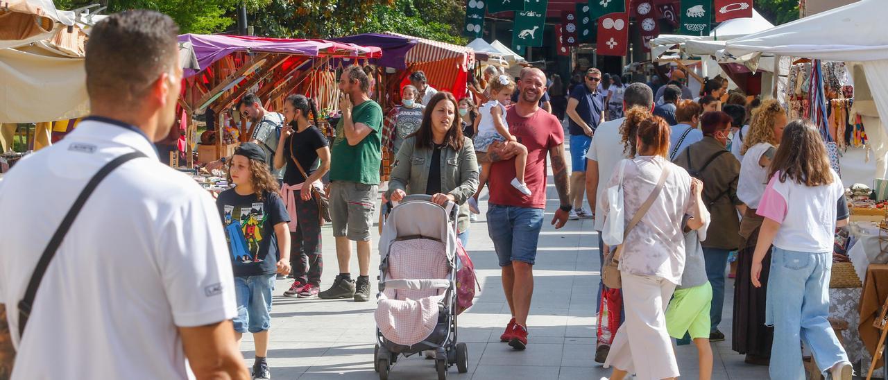 La feria celta se inauguró ayer por la tarde y permanecerá abierta hasta el  lunes incluido, que es festivo local en Vilagarcía.