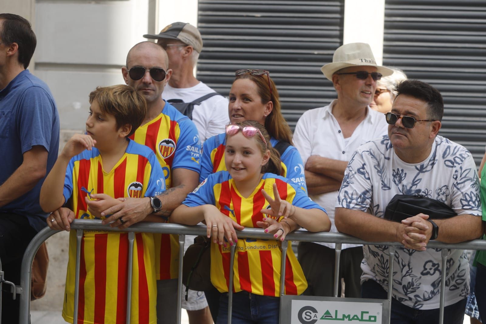 Ambiente en las calles de València el 9 d'Octubre