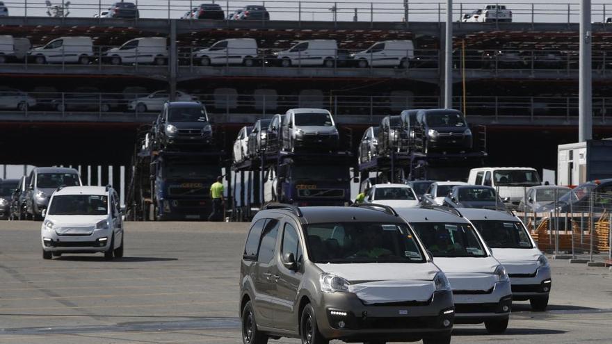 Coches de PSA, listos para embarcar en Bouzas