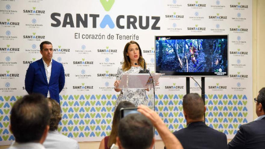 La alcaldesa de Santa Cruz, Patricia Hernández, y el concejal de Medio Ambiente, Florentino Guzmán Plasencia.