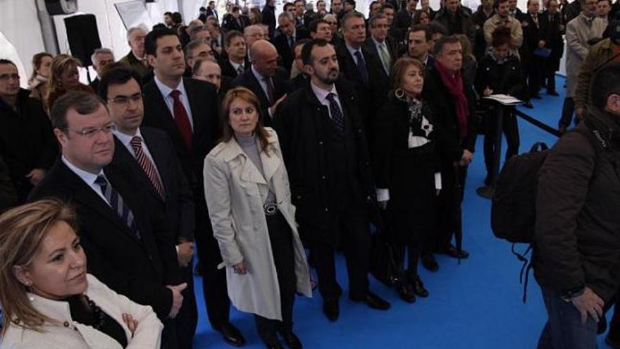 Vista general de los asistentes al acto inaugural en la carpa instalada en la zona de los Pelambres.