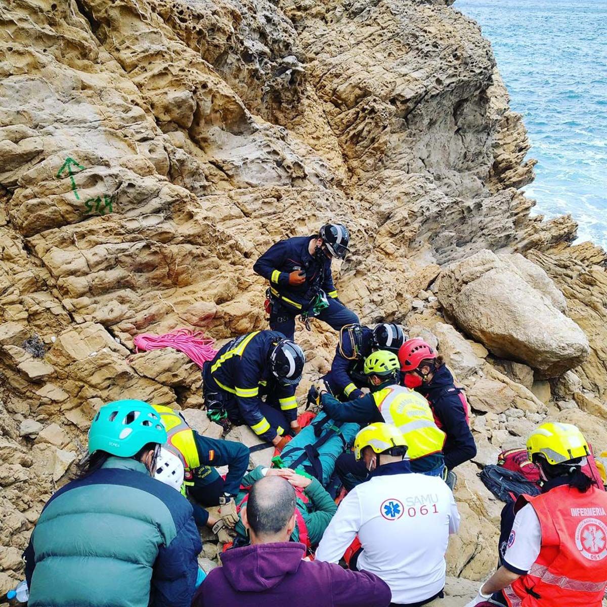 Rescatado en helicóptero un escalador que cayó desde ocho metros en Ibiza