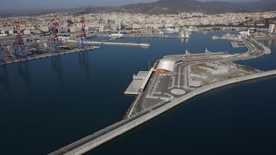 El hotel se levantaría en la parcela situada en el dique de Levante.