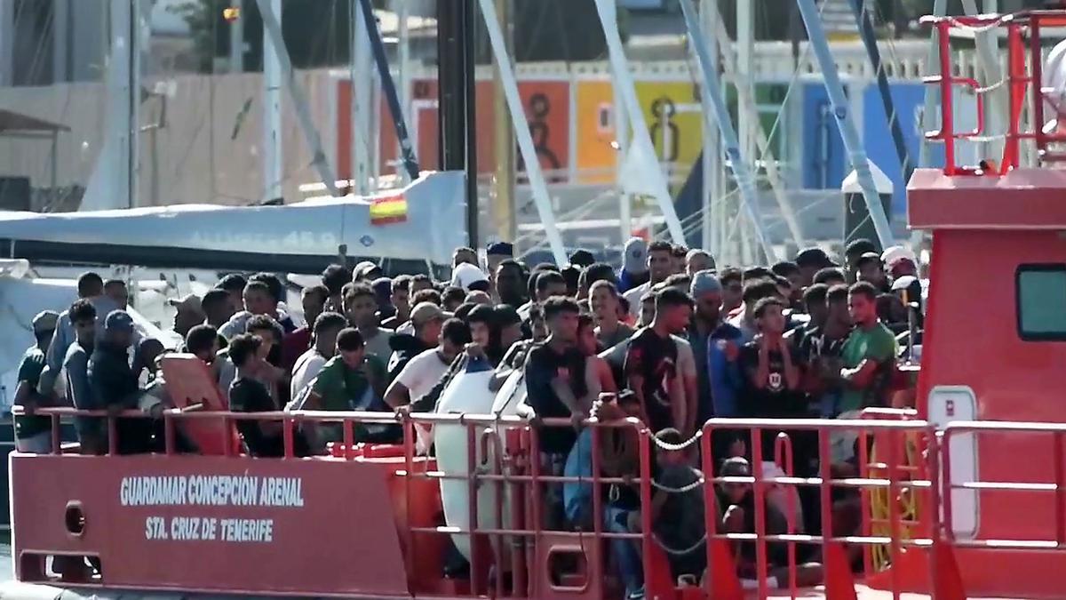 Llegada del barco de Salvamento marítimo cargado de migrantes a Lanzarote