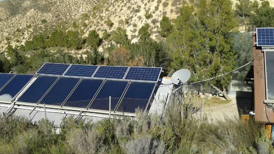 Un sistema fotovoltaico, situado en una vivienda en el Puerto del Garruchal.