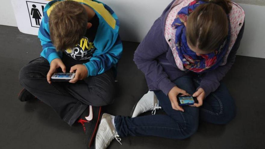 Galicia sumó en el último año 7.700 niños con teléfono móvil y superan los 90.000