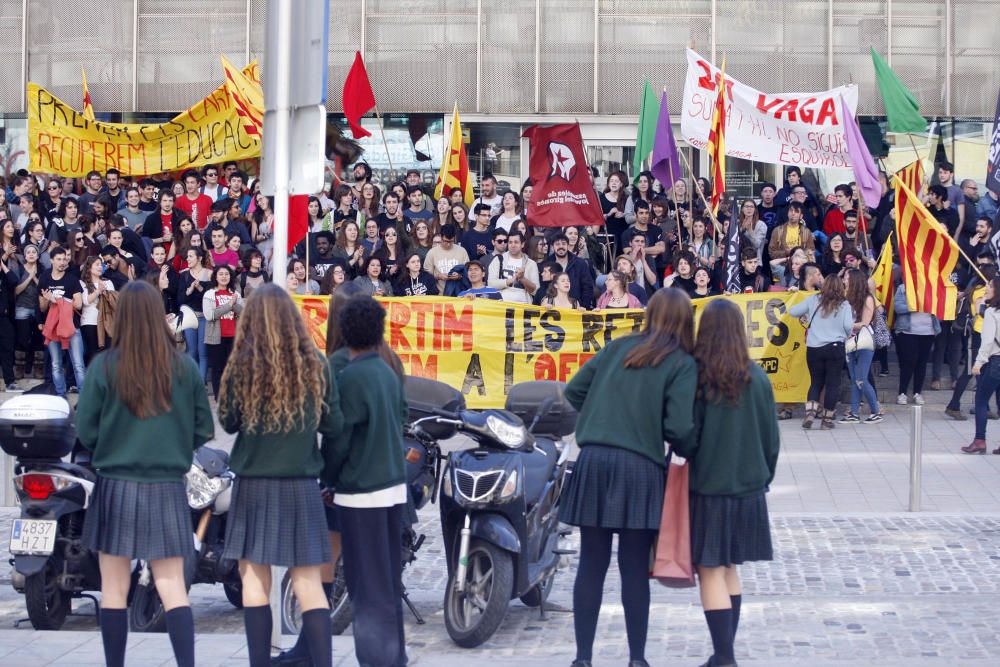 Vaga d'estudiants per demanar la rebaixa de les taxes a Girona