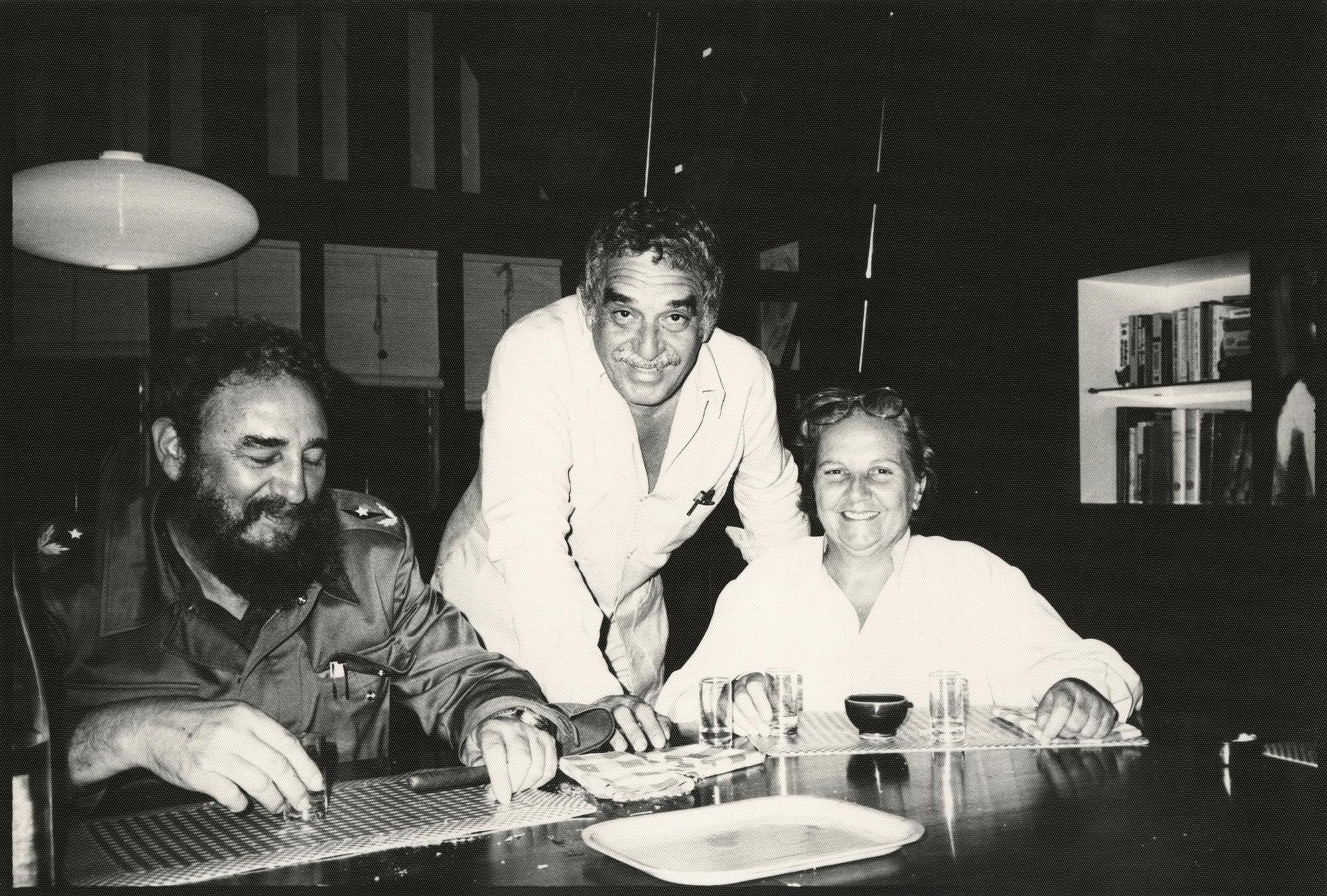 Carmen Balcells, con Fidel Castro y Gabriel García Márquez en La Habana en los años 80.