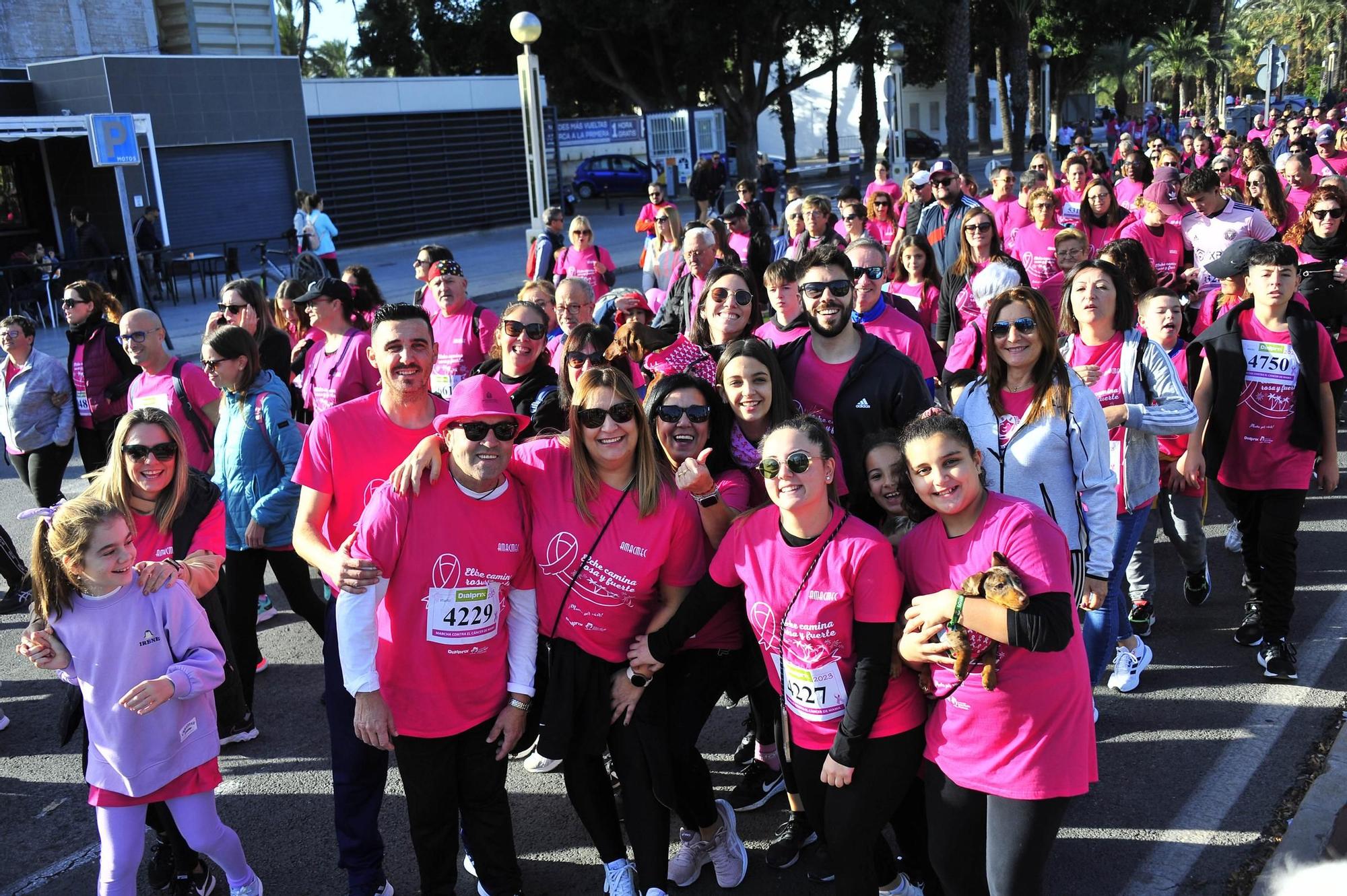 Una marea rosa imparable contra el cáncer de mama en Elche