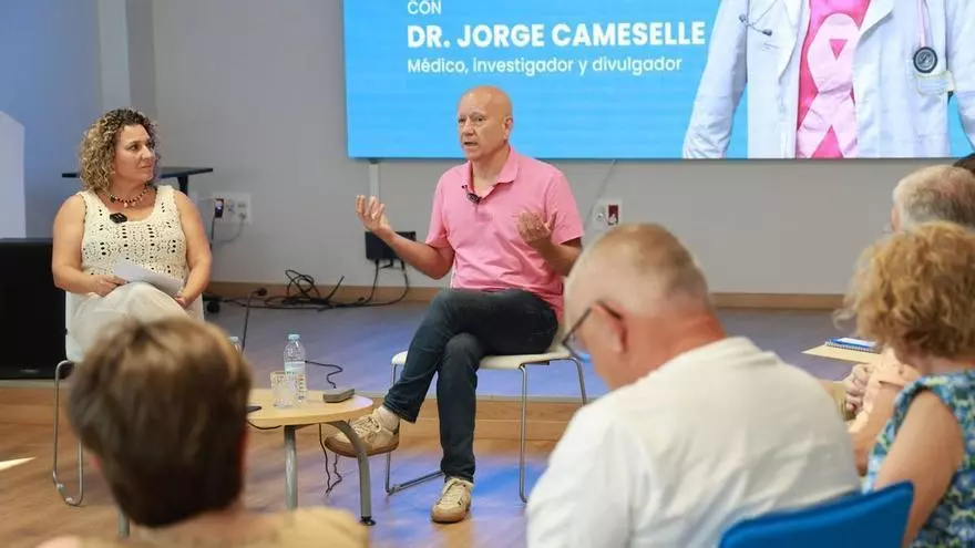 Jorge Cameselle acercó a un grupo de lectores de FARO la importancia de la preservación del conocimiento médico