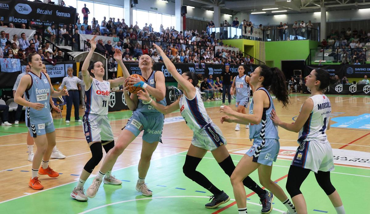 El Celta Zorka celebra su ascenso a la élite del baloncesto