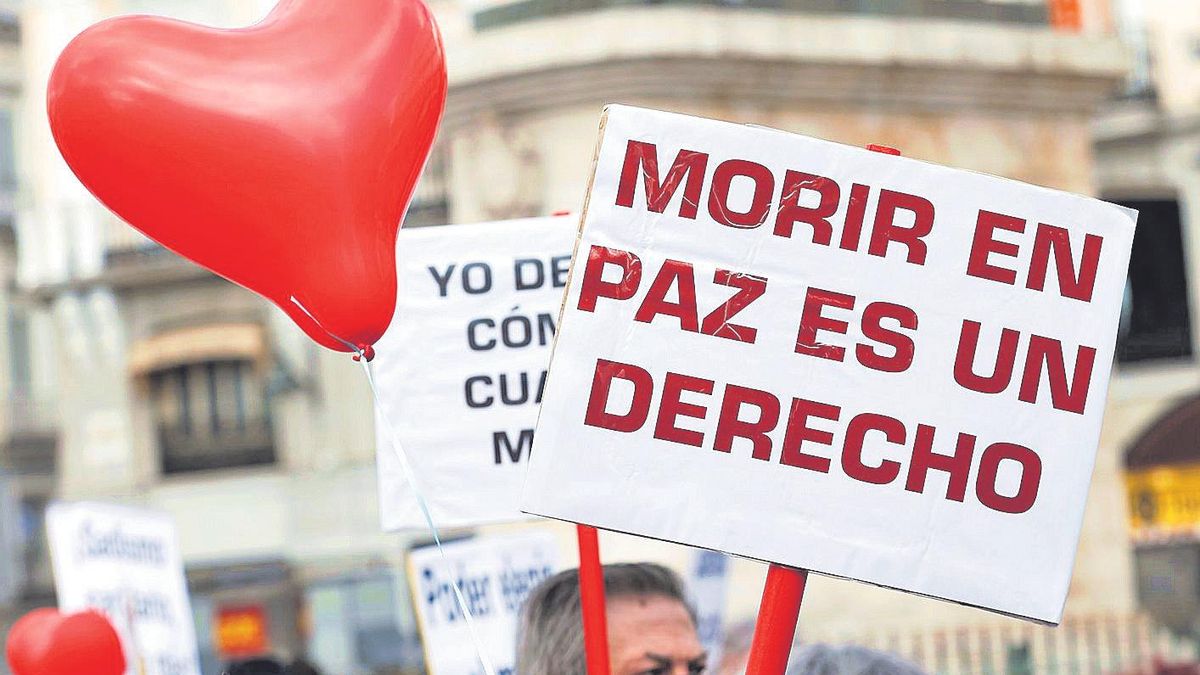 Concentración de la asociación Derecho a Morir Dignamente.