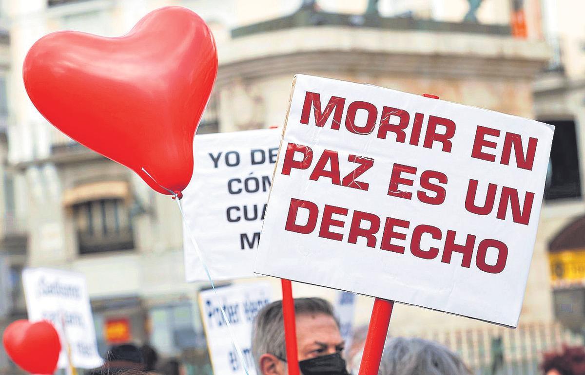 Concentración de la asociación Derecho a Morir Dignamente.