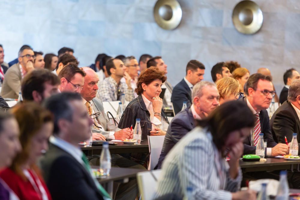 Más de 400 empresarios y directivos se dan cita en Benidorm para debatir sobre la marcha del sector en la sexta jornada sectorial organizada por las principales organizaciones de la Comunidad.