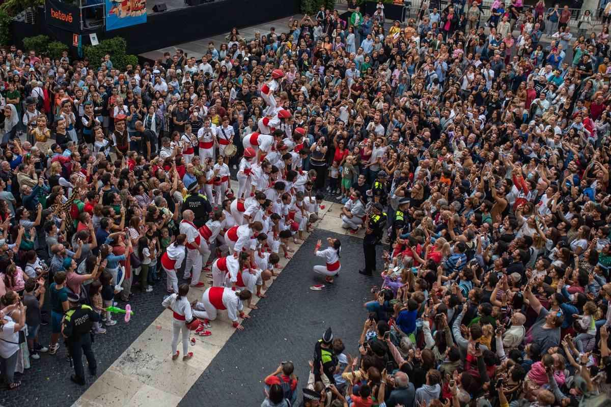 Ambiente en la cabalgata de las fiestas de la Mercè.