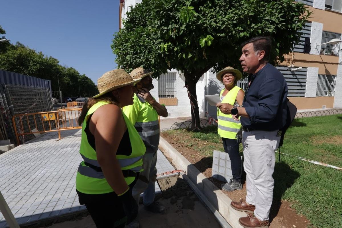 Miguel Ruiz Madruga, hoy en la avenida Virgen del Mar, obra con cargo al PFEA 2025.