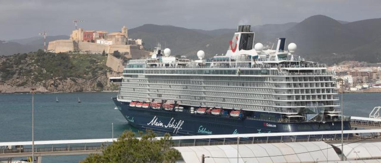 Imagen del buque en el puerto de Eivissa