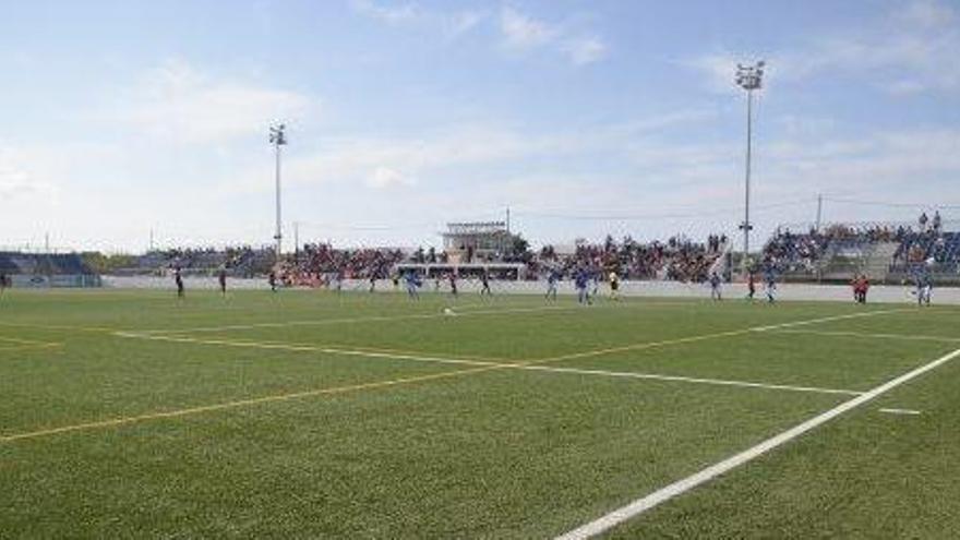 Vista general del campo municipal de Sant Francesc, con las nuevas gradas ya instaladas que ofrecen un aspecto inmejorable.