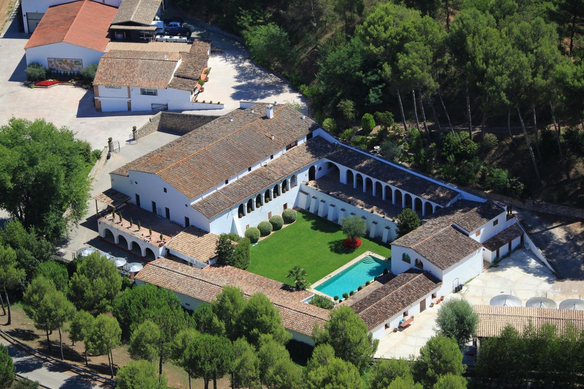 Vista general de la bodega Torelló en Gelida.