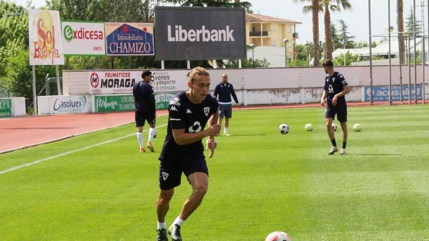 Jugadores del Villanovense durante un entrenamiento.