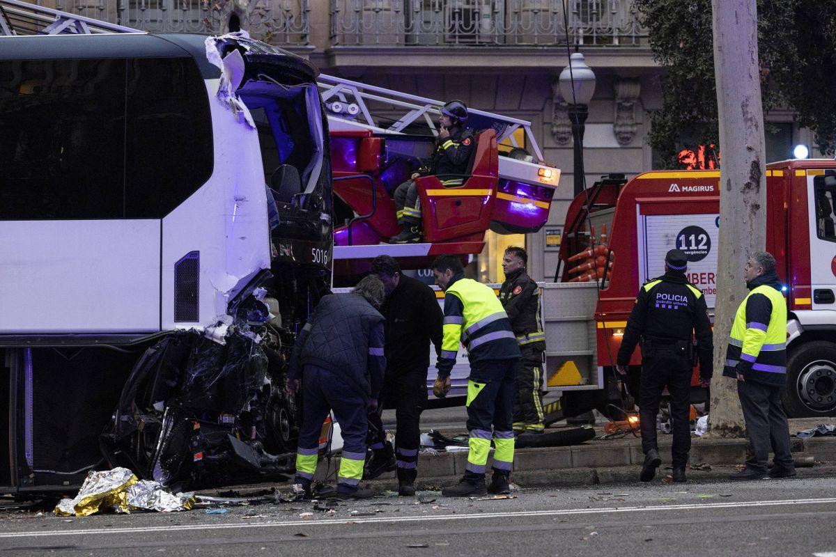 Choque de dos autocares en la Diagonal con una treintena de heridos