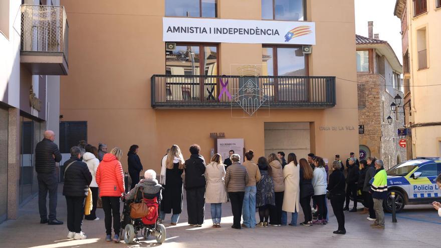 Sallent commemora el 25N amb la lectura del manifest per part d'Adona't