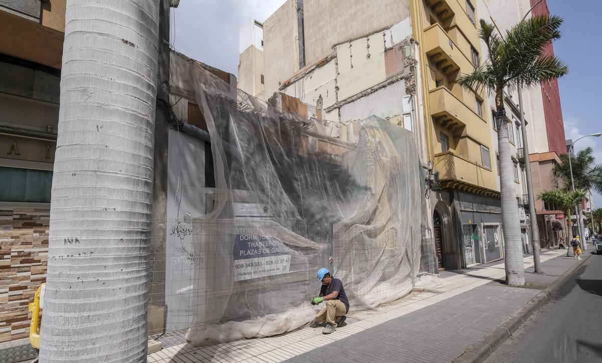 Derribo de inmueble en la calle Bravo Murillo.