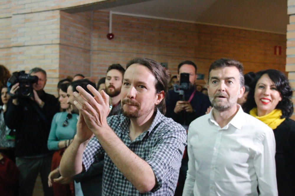 Iglesias, a su llegada al aula magna.