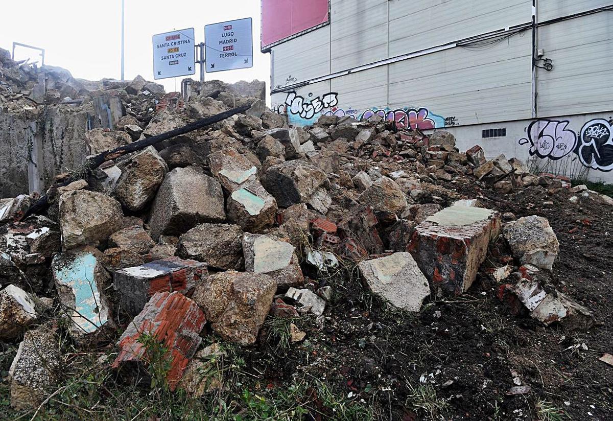 Restos de la Casa Carnicero, tras la demolición en el Fin de año de 2020.  | // CARLOS PARDELLAS