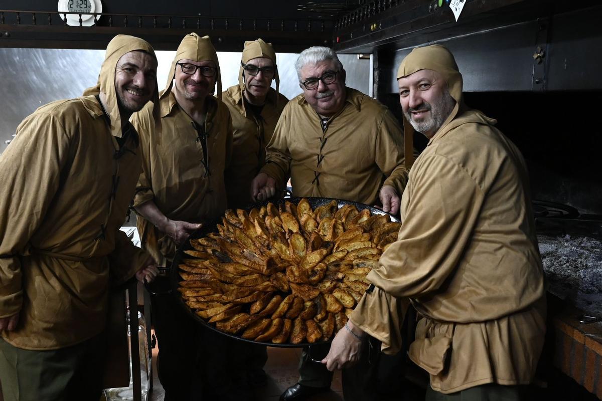 Los chefs que forman parte de la Associació Gastronòmica de Vila-real son los 'alma mater' de la cena mediaval de las fiestas fundacionales.