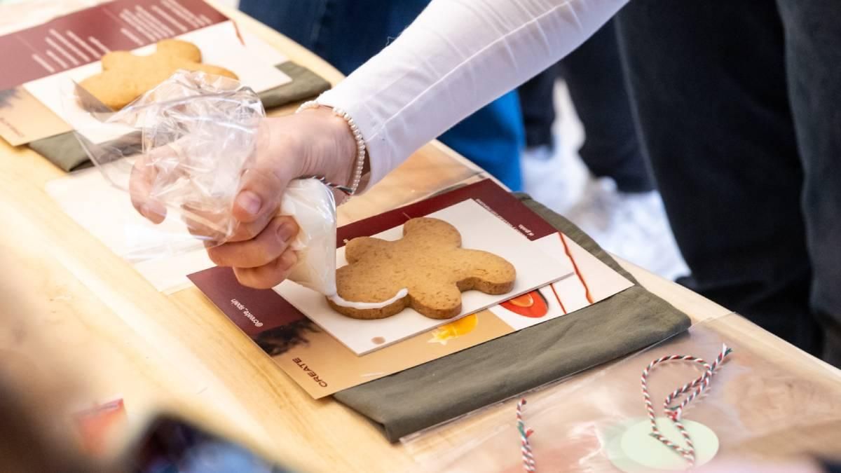 Así ha sido nuestro taller de decoración de galletas navideñas en Casa SHEIN