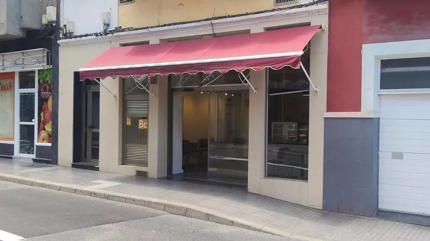 Exterior de la nueva dulcería Parrilla en la calle Tomás Miller