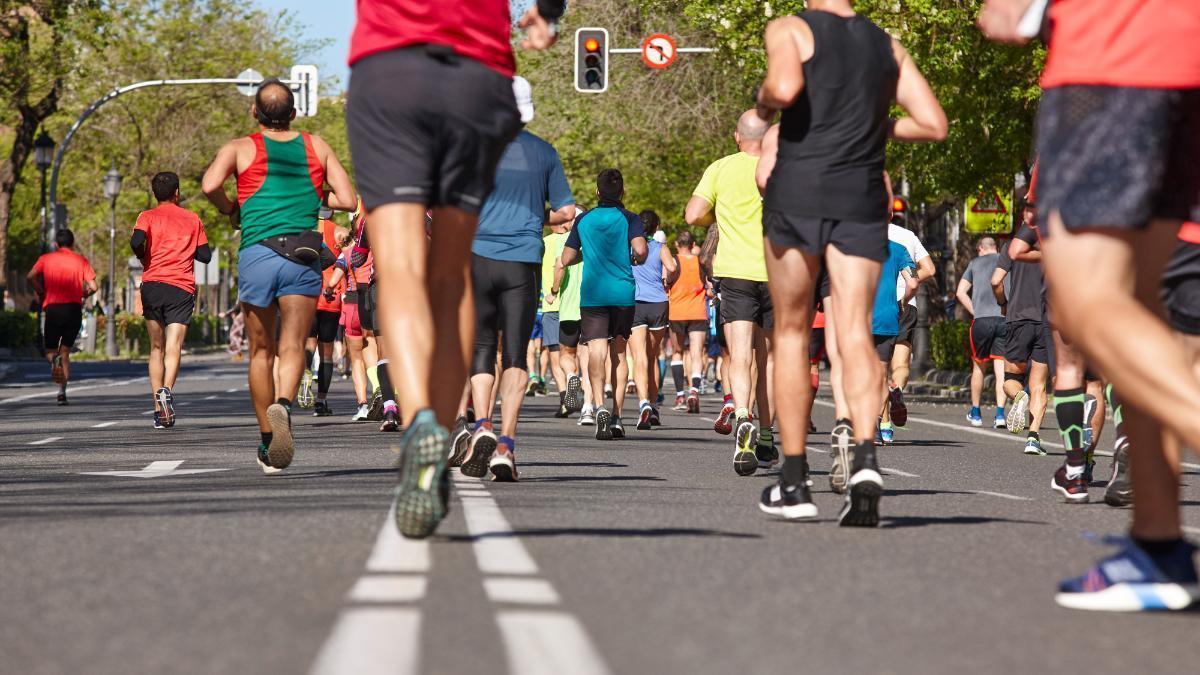 ¿Cómo entrenar en verano de forma segura? Las pautas de alimentación e hidratación de ALDI y expertos en nutrición