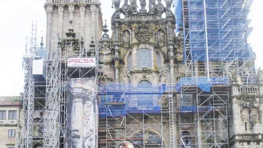 Feijóo, el Rey y Ana Pastor, ayer en O Obradoiro. // Oscar Corral