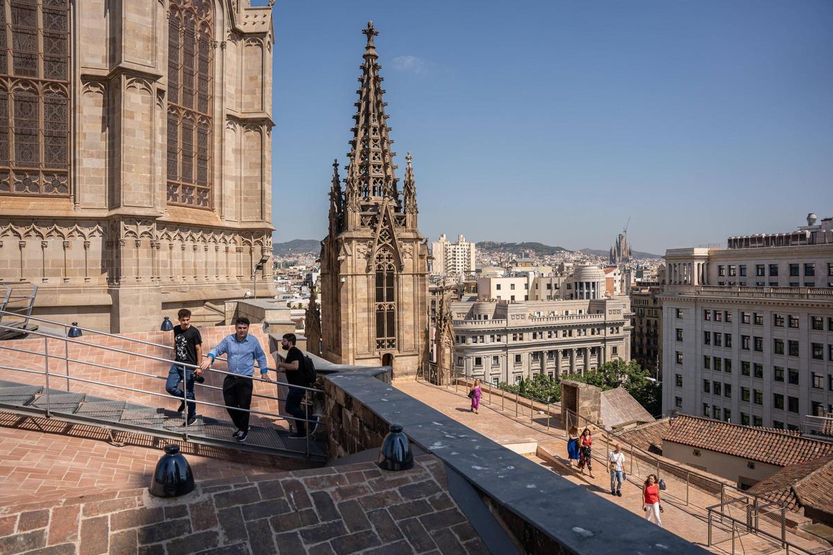 Inauguran los vitrales del ábside restaurados de la catedral de Barcelona