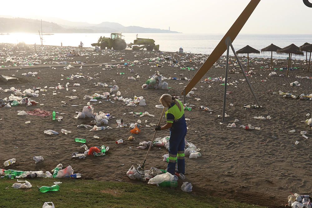 Así amanecen las playas malagueñas después de la noche de San Juan